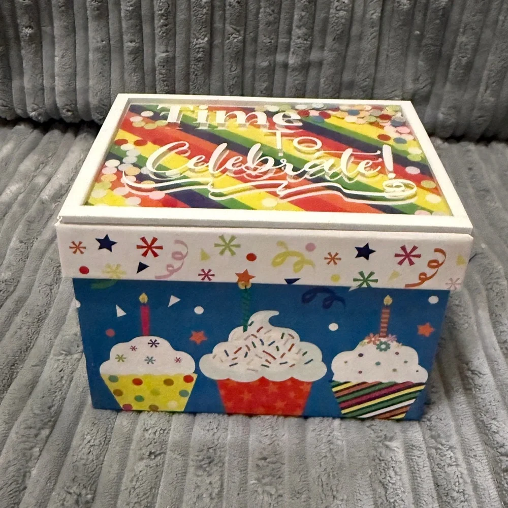 2 Gift Boxes